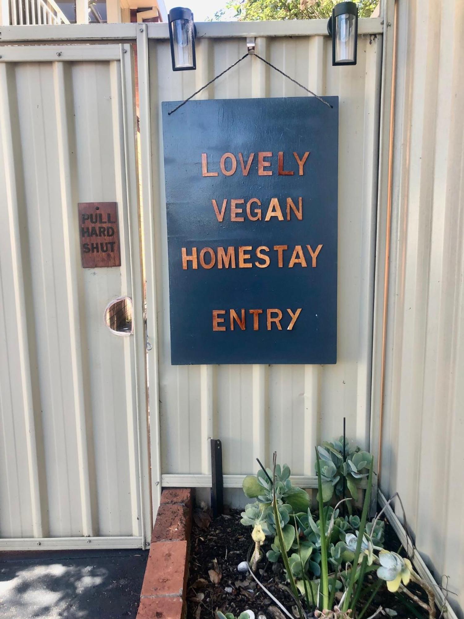 Lovely Budget Vegan Homestay Λόντσεστον Εξωτερικό φωτογραφία