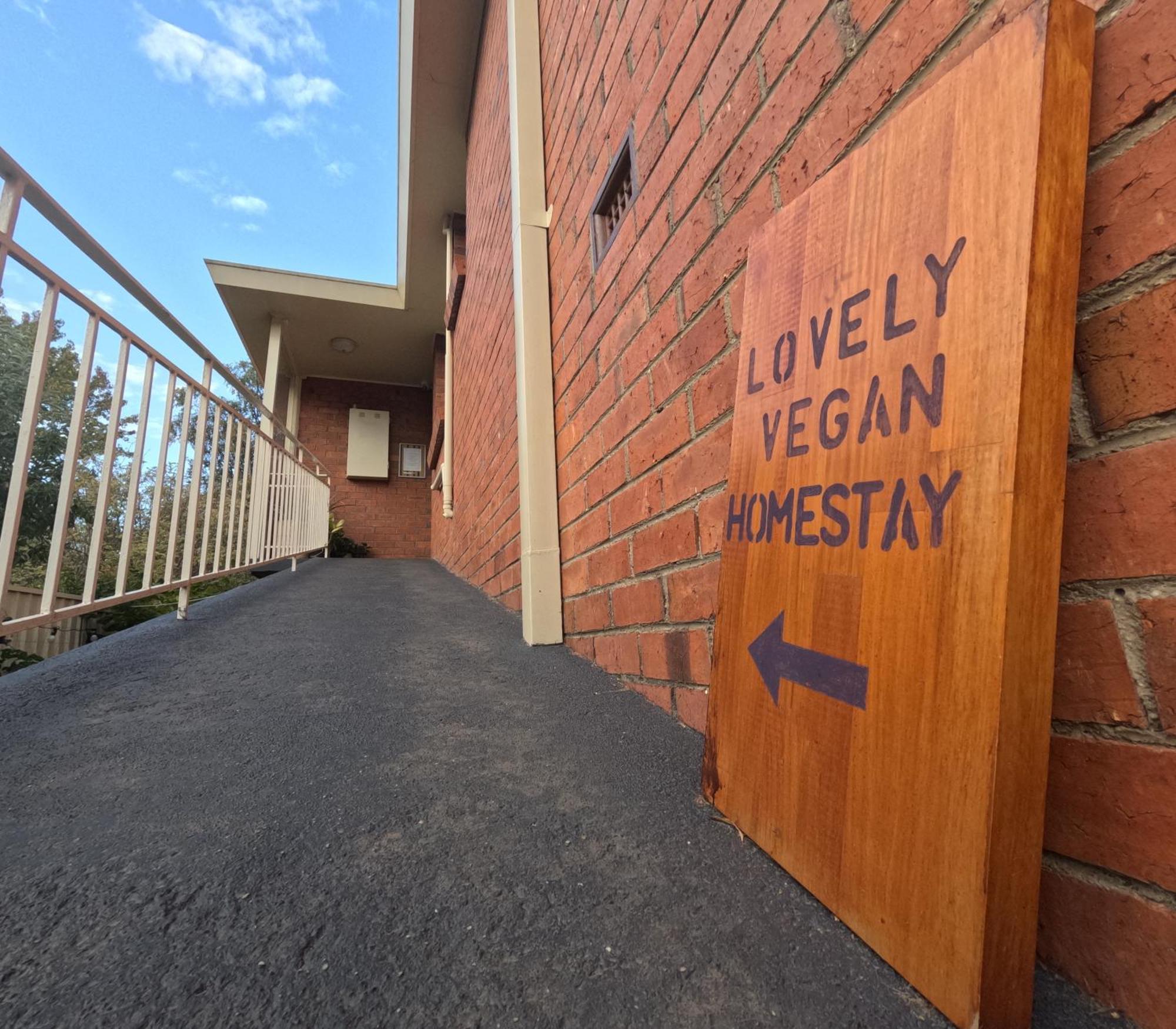 Lovely Budget Vegan Homestay Λόντσεστον Εξωτερικό φωτογραφία